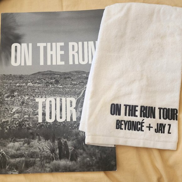 BEYONCE'S ON THE RUN TOUR TOWEL - JULY 11, 2014 - The Metlife Stadium - Picture 3 of 7